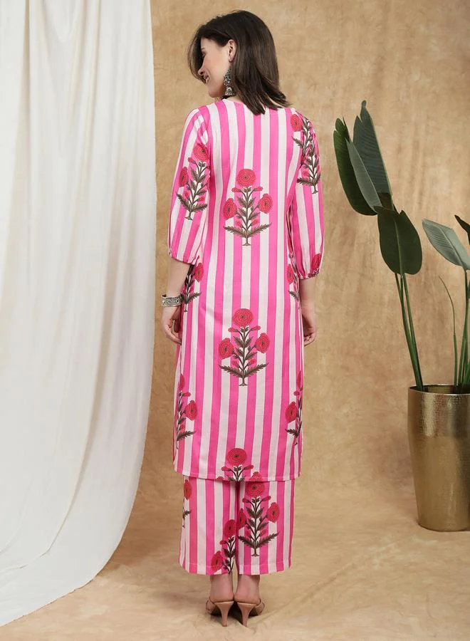 جلو باص طقم كورتا وبنطال بطبعة خطوط أزهار